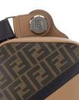 FENDI
BORSA A TRACOLLA CON PLACCA LOGO SUL FRONTE E TRACOLLA IN TELA FF E PELLE MARRONE